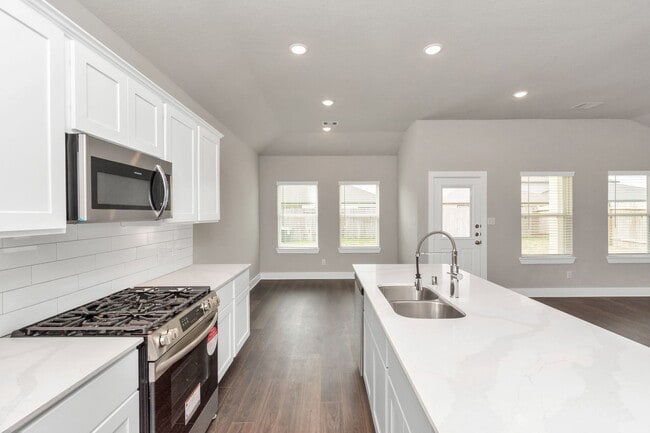 Building Photo - Welcome to the Drake – Where Comfort Meets... Rental