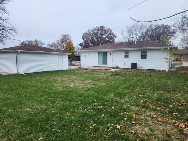 Photo - 1109 SE Sharon Dr