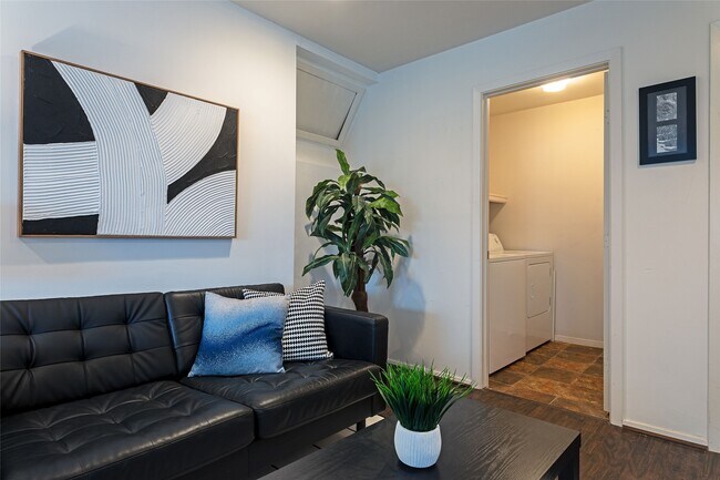 Photo - 3314 Greenbriar Dr