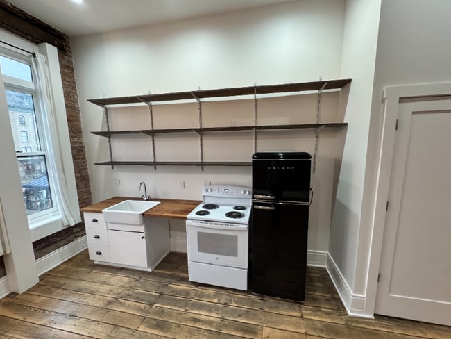 Photo - 37 Monument Sq Unidad c