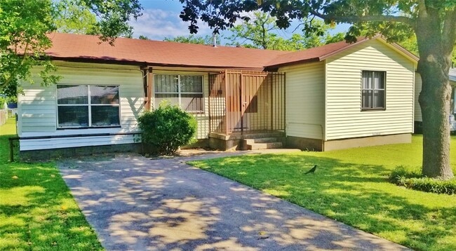 Photo - 12116 Hoblitzelle Dr