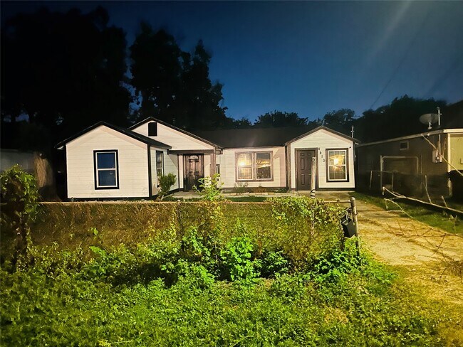 Photo - 4410 Galesburg St