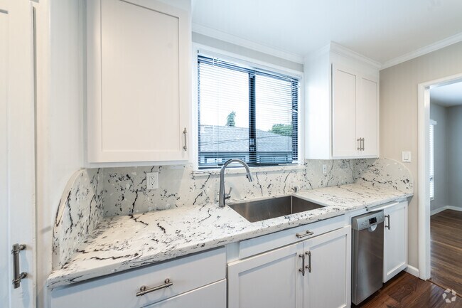 1BD, 1BA - 700SF - Kitchen - 1607 Santa Clara Ave