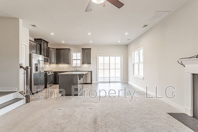 Photo - 300 Huntingdale Pl