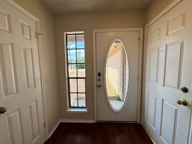 8700 Clearbrook Trail Unidad A