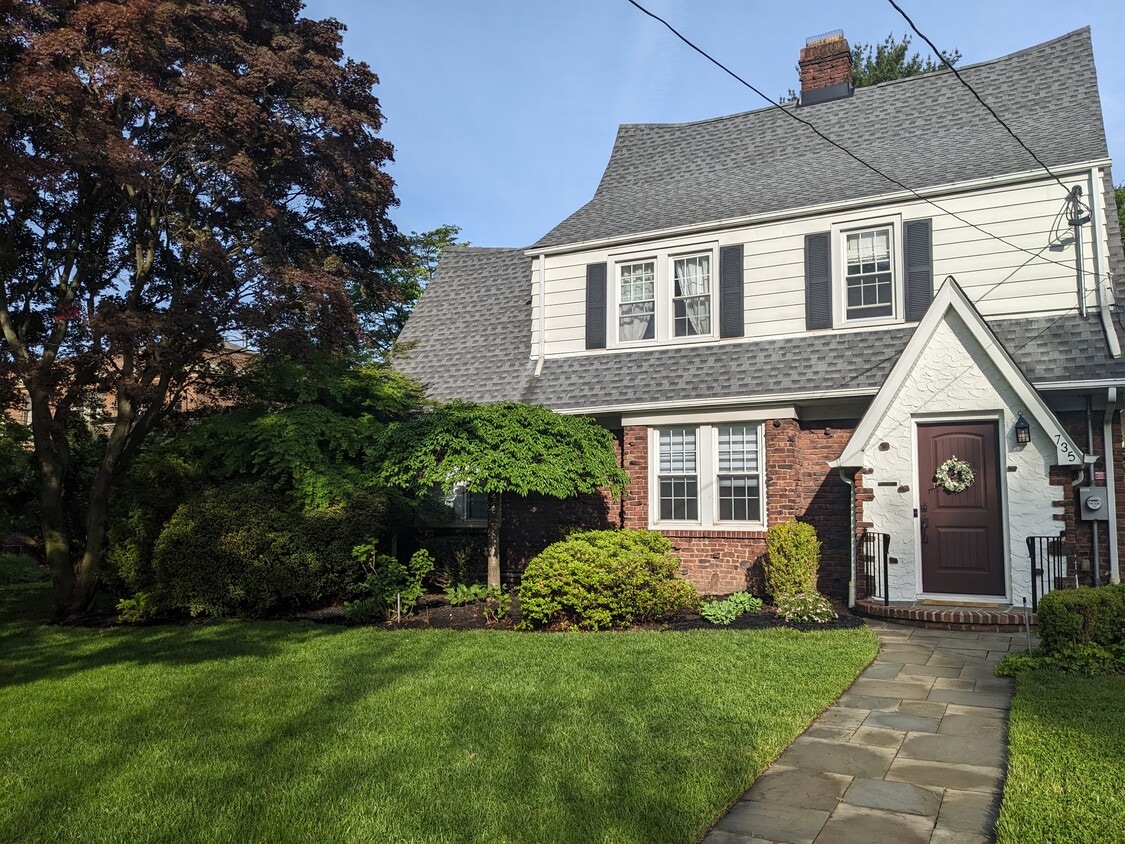 Photo - 735 Summit Ave (River Edge, NJ)