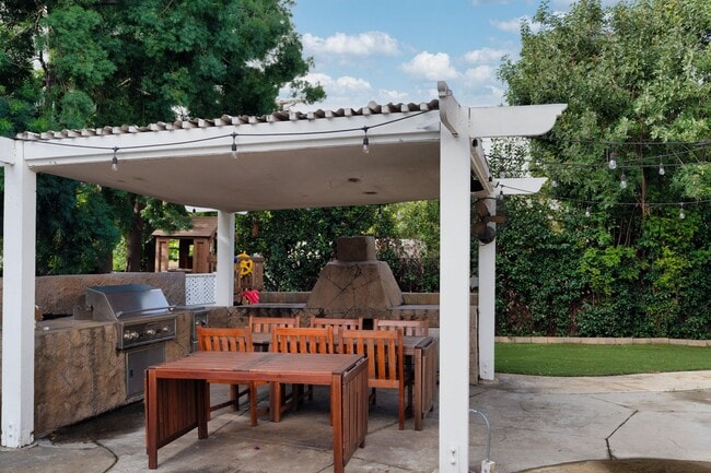 Photo - 8240 Sheffield Rd