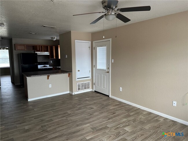 Photo - 1010 Lansberry Ct Unidad D