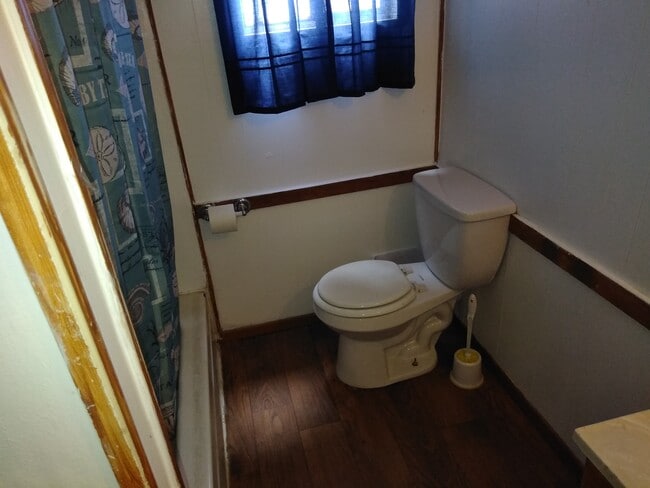 baño - 3640 W 3rd St