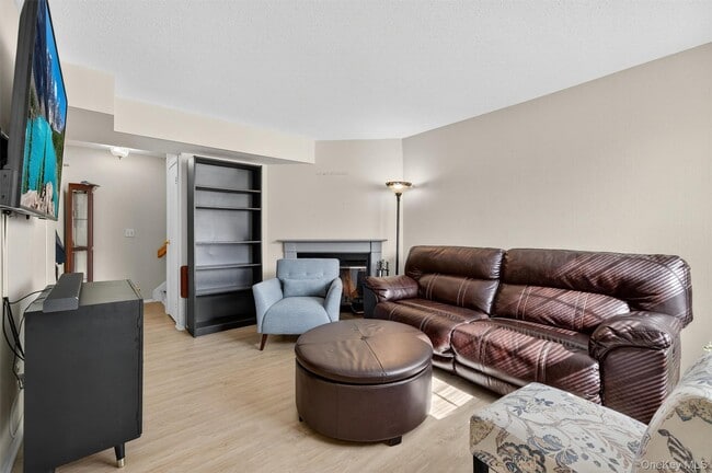 Photo - 2117 Whispering Hills Dr