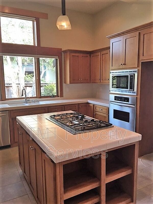 Photo - 760 Avocet Way