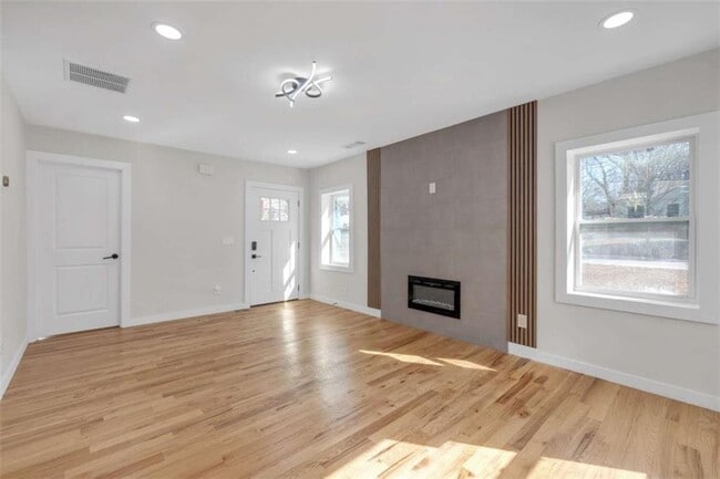 Photo - 1427 Lorenzo Dr SW