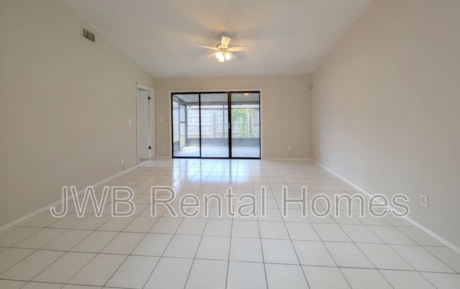 Photo - 2390 Ironstone Dr E