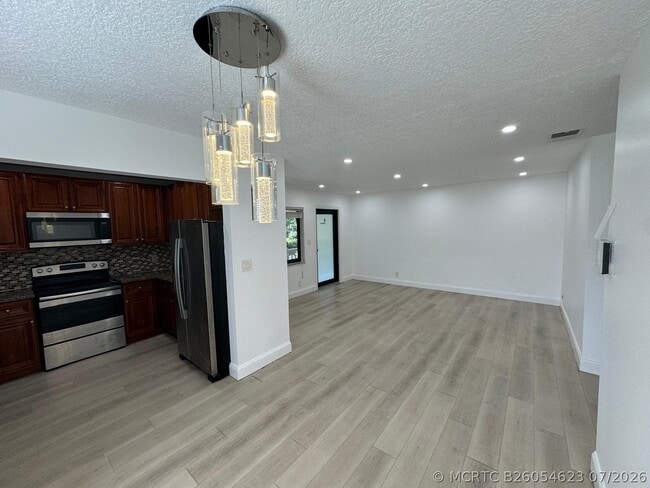 11660 NW 45th St Unit 4