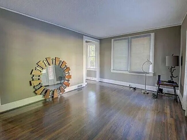 Photo - spick145-7 Unit 145