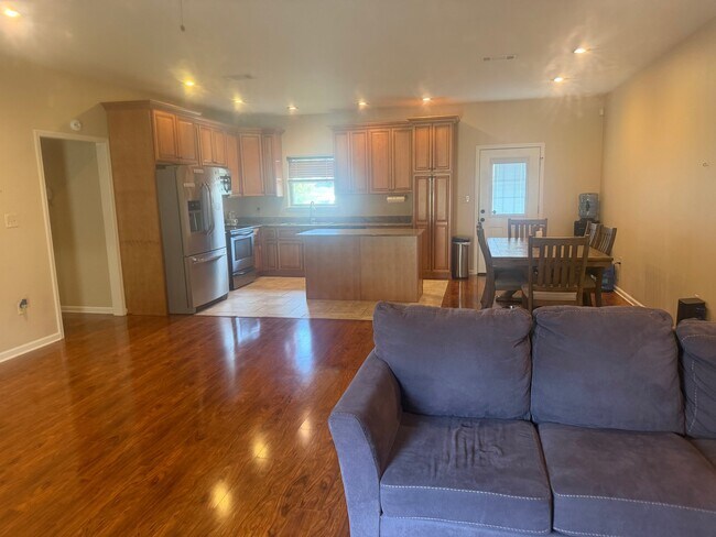 Photo - 1210 Willow Cir