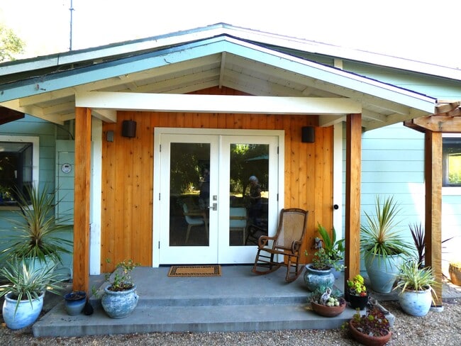 Building Photo - 8360 Medved Ln Unit A