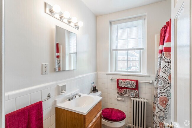 1 BR, 1 BA - 670 SF