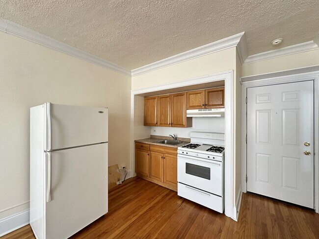 Photo - 2737 N Spaulding Ave Unit 403