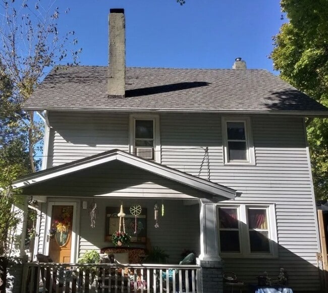 Building Photo - 4 Bedroom Single Family Home