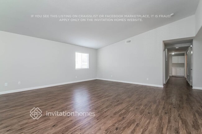 Photo - 973 Halfmoon Ct N