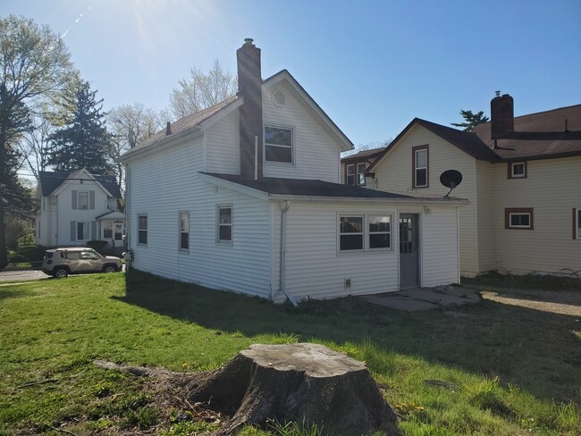 Building Photo - 410 Seymour Ave Unit Home