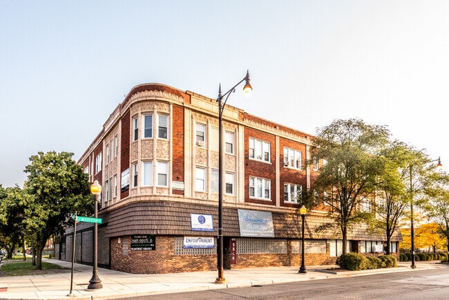 Photo - 5836 W Madison St Apartamentos