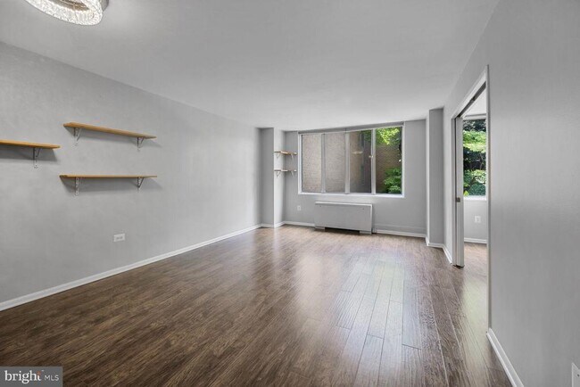 Photo - 2939 Van Ness St NW Unidad 405