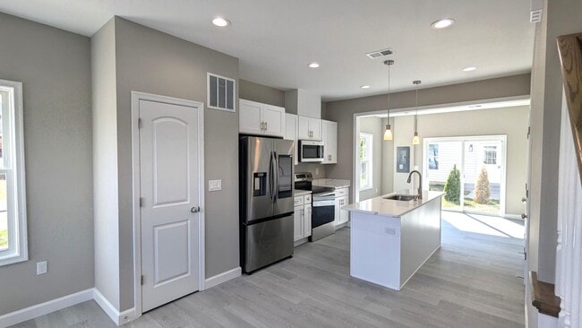 Photo - 2253 Papermill Rd