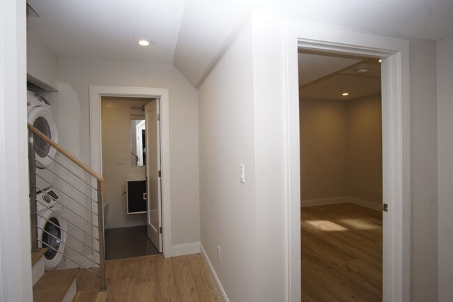 2 Evandale Ter Unit 1