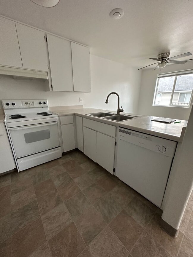 Photo - 756 N Riverside Ave Unidad #6