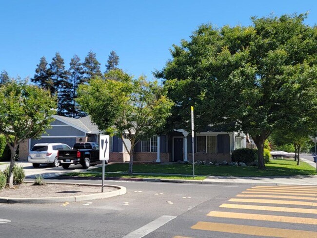 Photo - 692 W Springer Dr