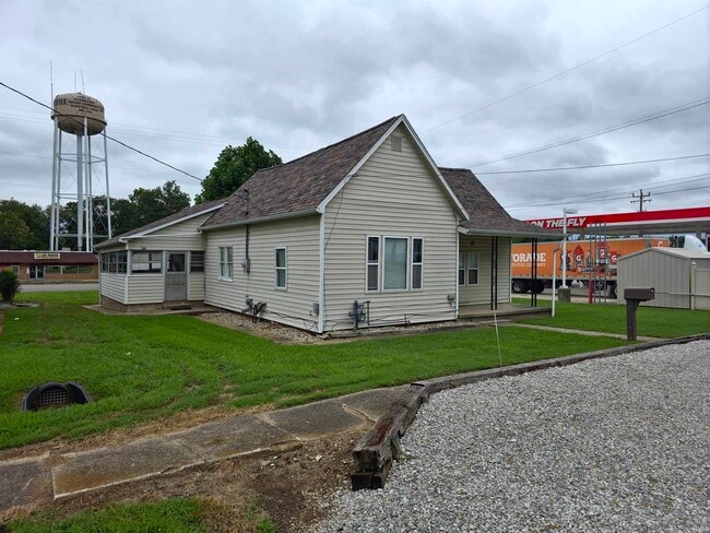 Photo - 108 S Oak St