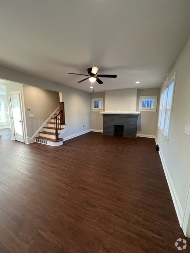 Building Photo - *Rare Find* Updated 3 Bedroom 2 Bathroom H... Rental