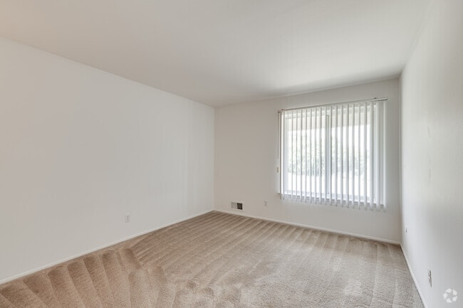 1BR, 1BA - Becket - 680SF