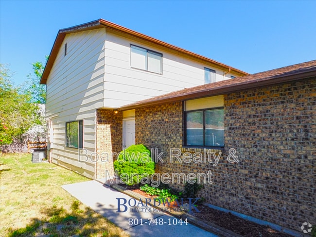 Building Photo - 8261 Ivy Dr Rental