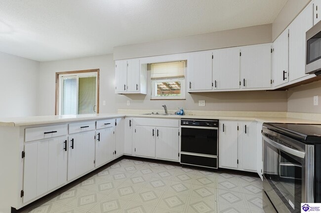 Photo - 1900 Clearview Dr