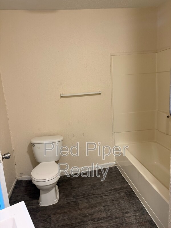 Photo - 458 S Float Ave