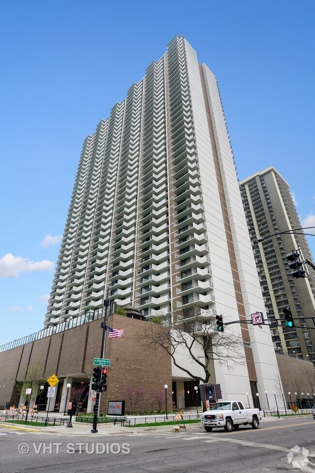 Building Photo - 6033 N Sheridan Rd Unit 25G Rental
