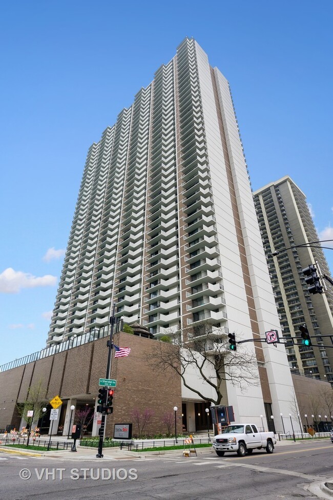 Photo - 6033 N Sheridan Rd Unidad 25G Rental