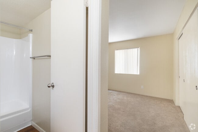 2HAB, 2BA - 860 ft² - Sycamore Square Apartments