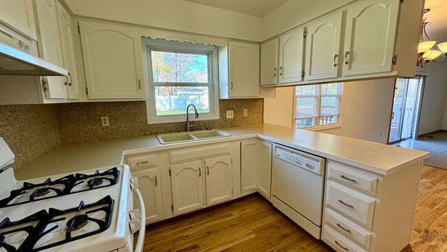 Photo - 2157 Bayham Dr SE