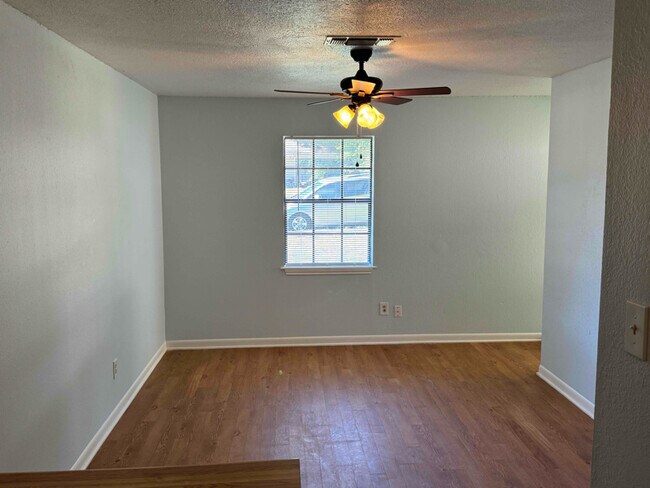 Photo - 1607 W Elm St