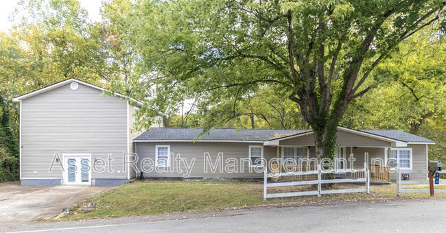 Photo - 770 Mahoney Rd