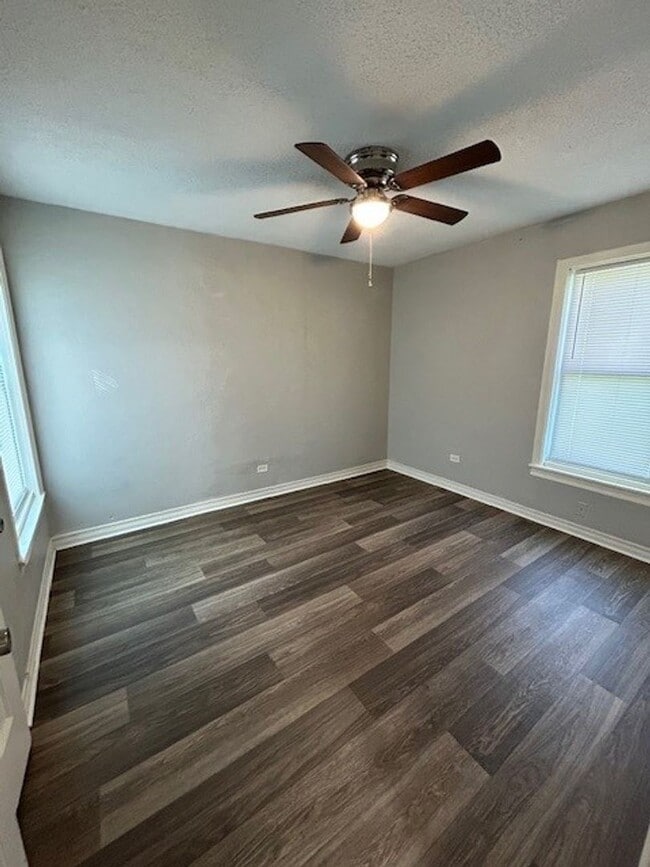 Spacious 2 Bedroom - Spacious 2 Bedroom House