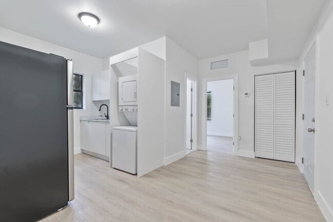 Photo - 858-866 NW 3rd St