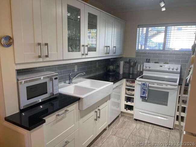 Building Photo - 2566 South Dr Unit 108