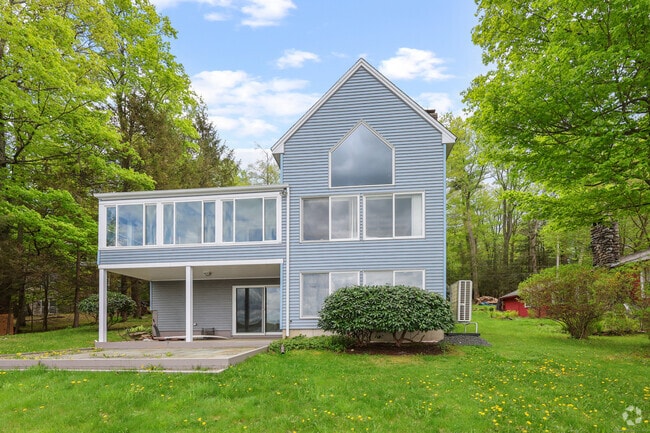 Building Photo - 646 West Hill Rd Rental