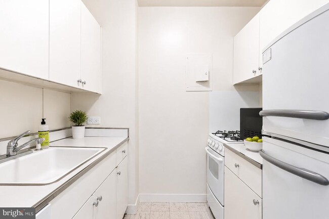 Building Photo - 210 Locust St Unit 4EW
