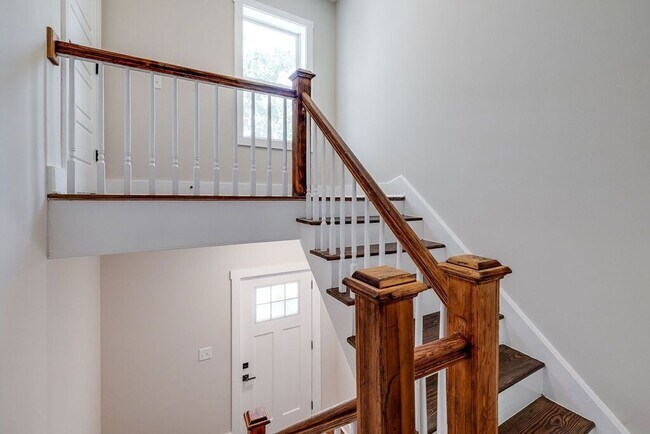905 E Park Ave Unit B